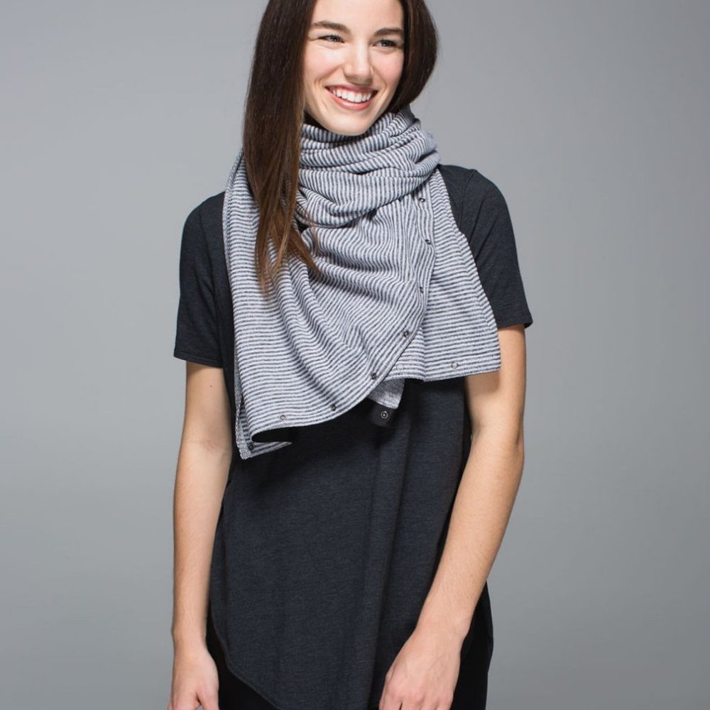 NWOT Vinyasa scarf mini hyper white black stripe